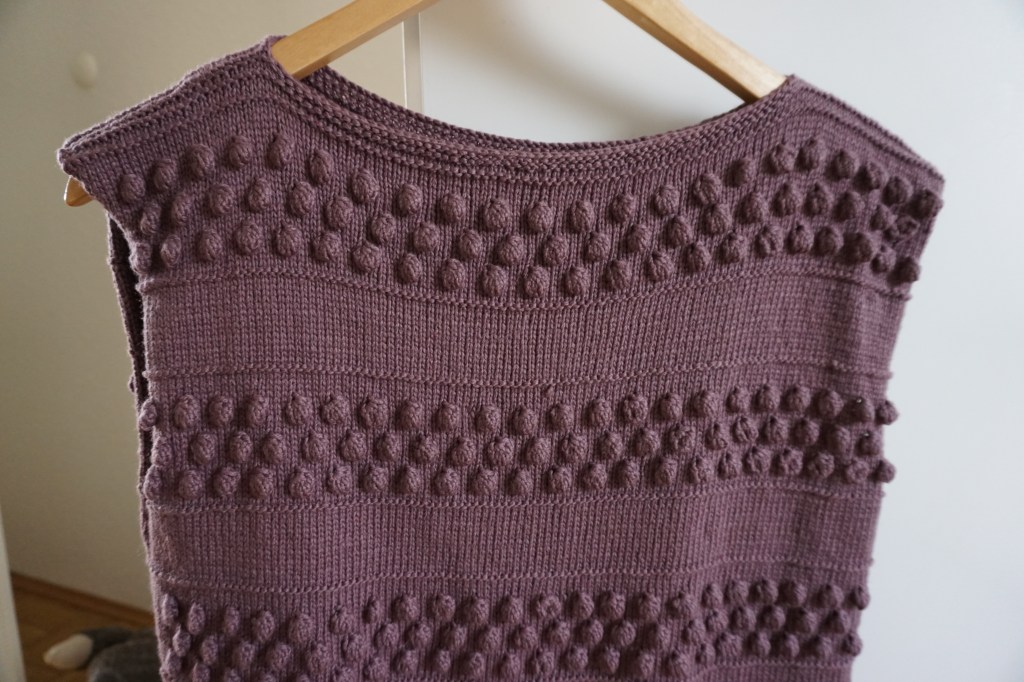 Anleitung: ärmelloses Shirt mit&nbsp;Noppen