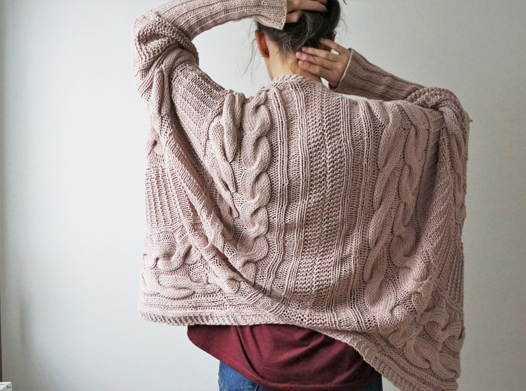 Anleitung: rosa Zopfcardigan von&nbsp;Drops