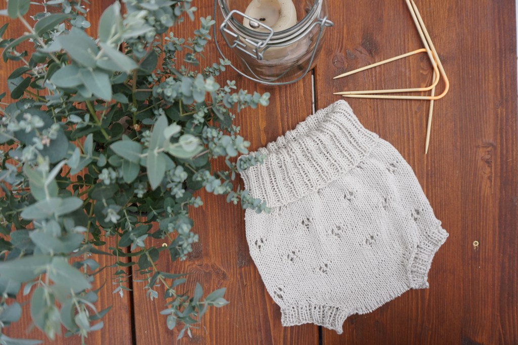 kostenlose Strickanleitung: Herzchenhose – Baby&nbsp;Bloomer